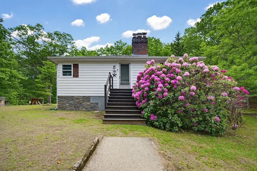 Unit for sale at 101 Edgewater Dr, Blackstone, MA 01504