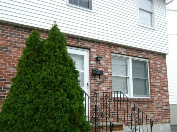 11 Hancock Park