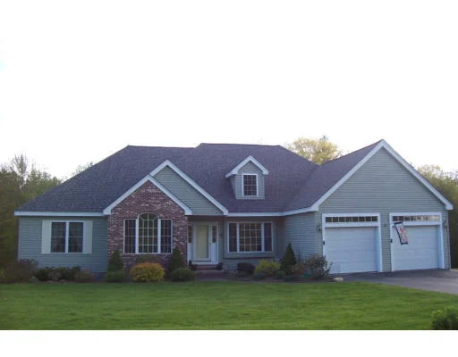 Unit for sale at 8 Overlook Road, Newton, NH 03858