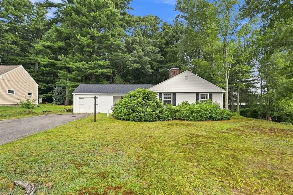 Unit for sale at 92 Oak Hollow Rd, Springfield, MA 01128
