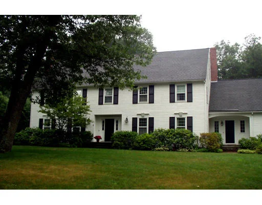 Unit for sale at 4 Village Hill Rd, Dover, MA 02030