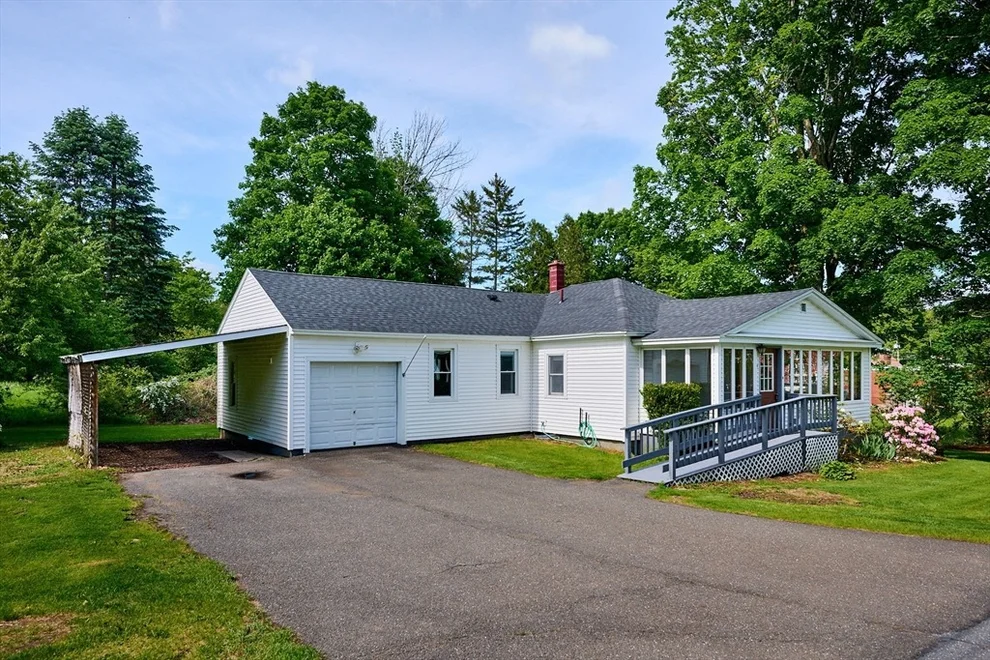 Unit for sale at 4 Petticoat Hill Rd, Williamsburg, MA 01096