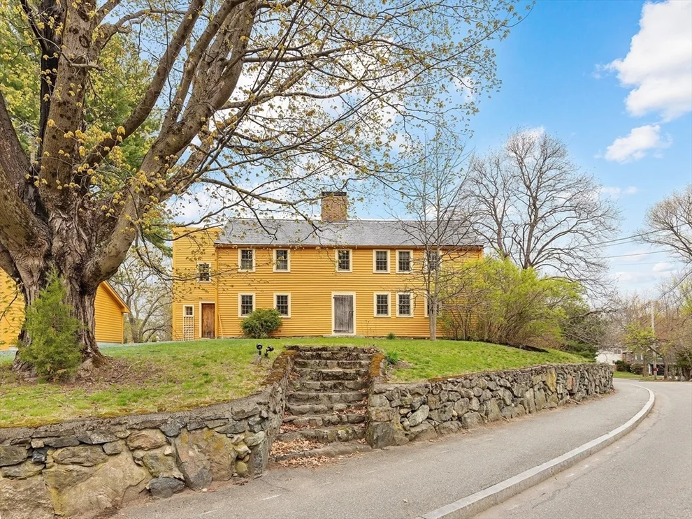 Unit for sale at 483 Franklin Street, Reading, MA 01867