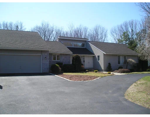 Unit for sale at 115 Quinnehtuk Rd, Longmeadow, MA 01106