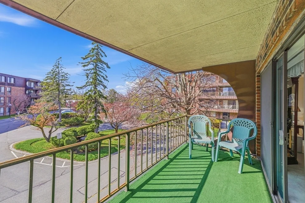 Unit for sale at 1002 Paradise Rd, Swampscott, MA 01907