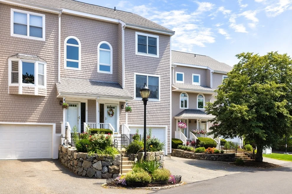 Unit for sale at 9 Whaler Ln, Quincy, MA 02171