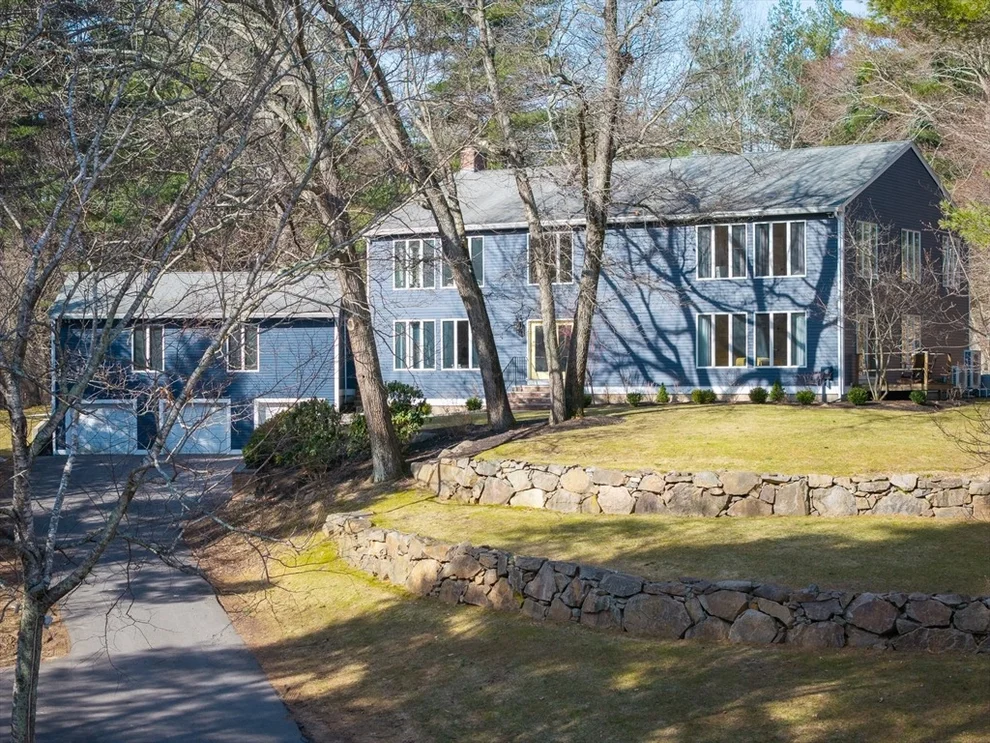 Unit for sale at 5 Comstock Lane, Topsfield, MA 01983