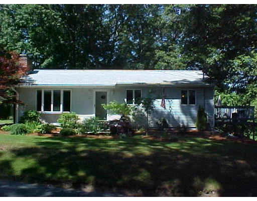 Unit for sale at 27 Hartness Rd, Sutton, MA 01590