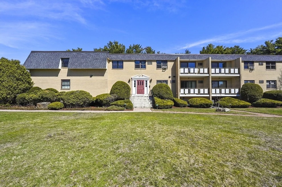 Unit for sale at 40 Bigelow Ave, Watertown, MA 02472