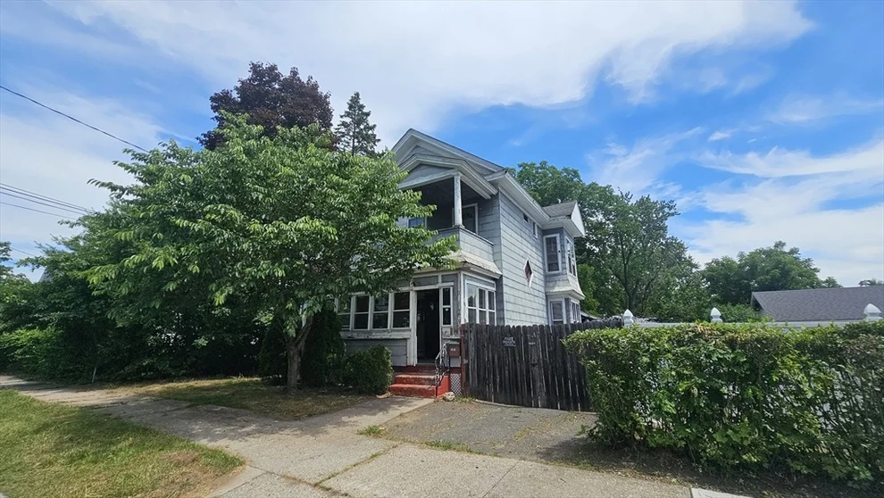 Unit for sale at 179 Oak St, Springfield, MA 01151