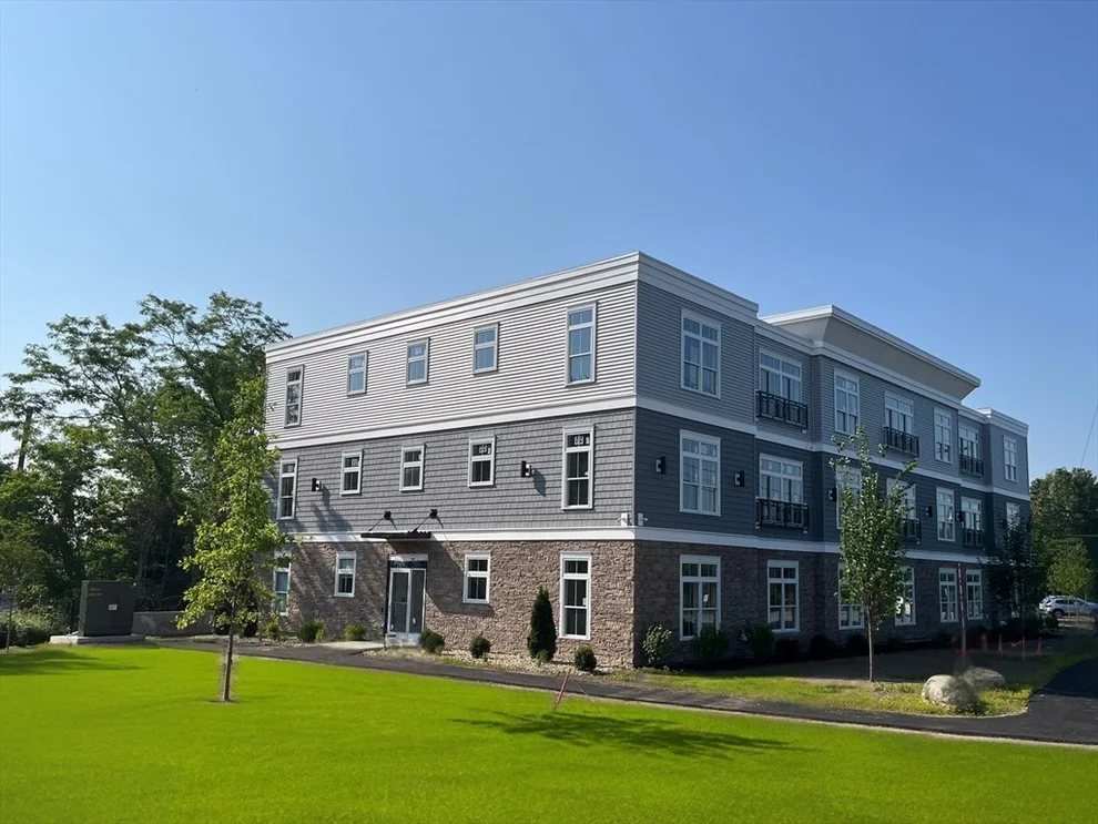 Unit for sale at 7 Cross St, Wilmington, MA 01887