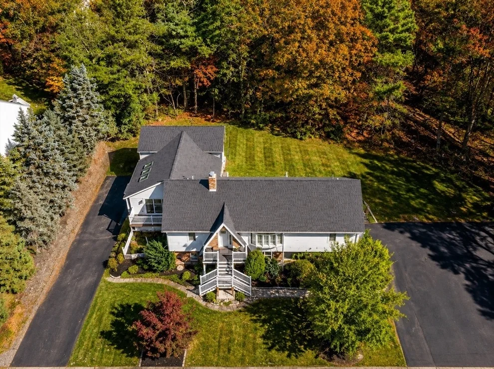 Unit for sale at 5 Flintlocke Rd, Franklin, MA 02038