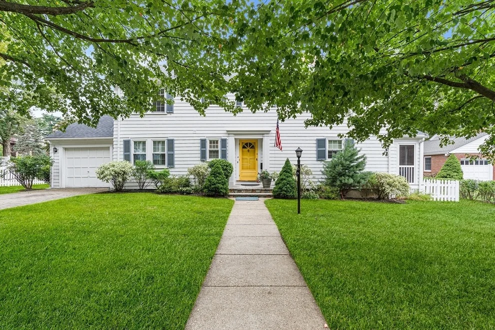 Unit for sale at 4 Oakland Cir, Winchester, MA 01890
