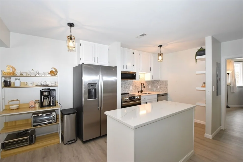 Unit for sale at 206 Tall Oaks Dr, Weymouth, MA 02190