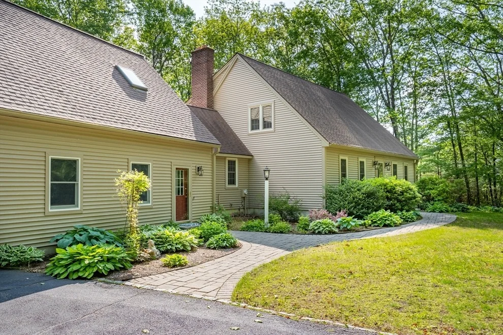 Unit for sale at 7 Major Moore Cir, Paxton, MA 01612