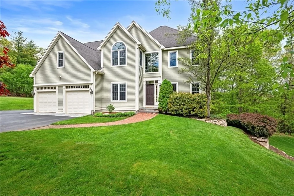 Unit for sale at 17 Fiddleneck Ln, Southborough, MA 01772