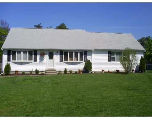 Unit for sale at 90 Strawberry Ln, Taunton, MA 02718