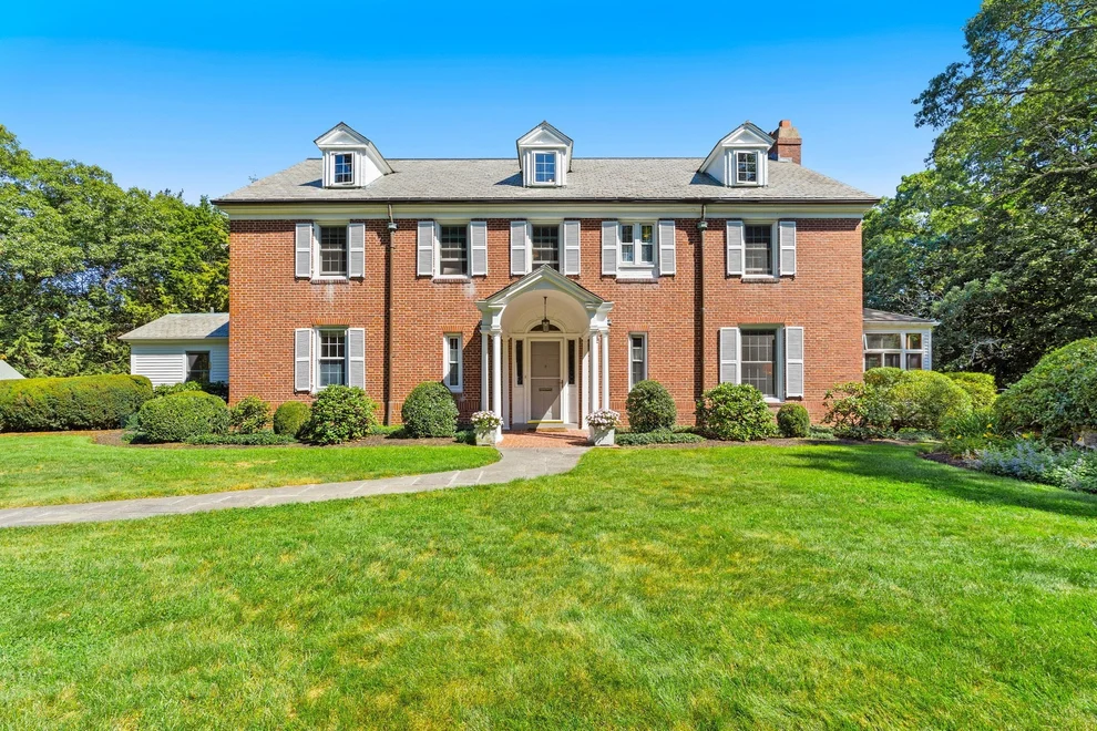 Unit for sale at 8 Oakmount Circle, Lexington, MA 02420