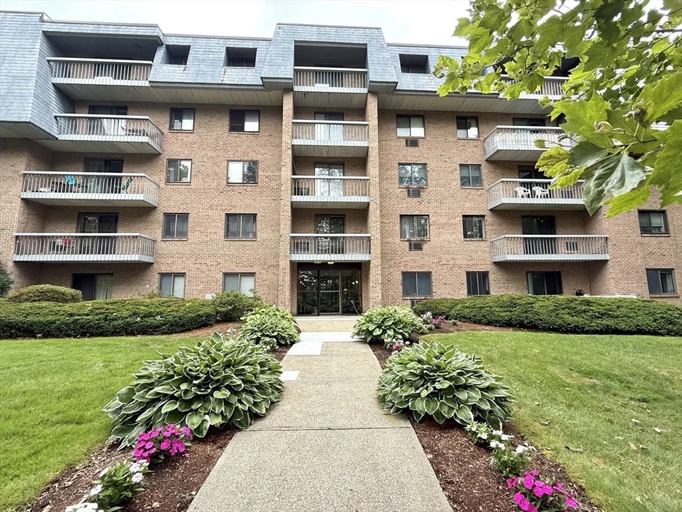 Unit for sale at 65 Commons Dr, Shrewsbury, MA 01545