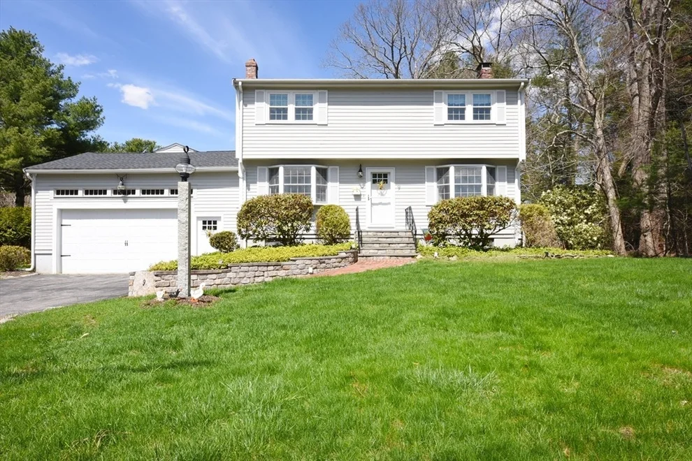 Unit for sale at 9 Hermosa Dr, Easton, MA 02375