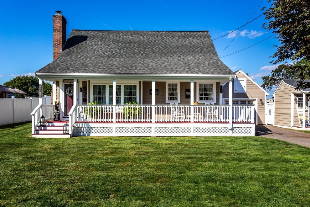 Unit for sale at 71 Sycamore St, Swansea, MA 02777