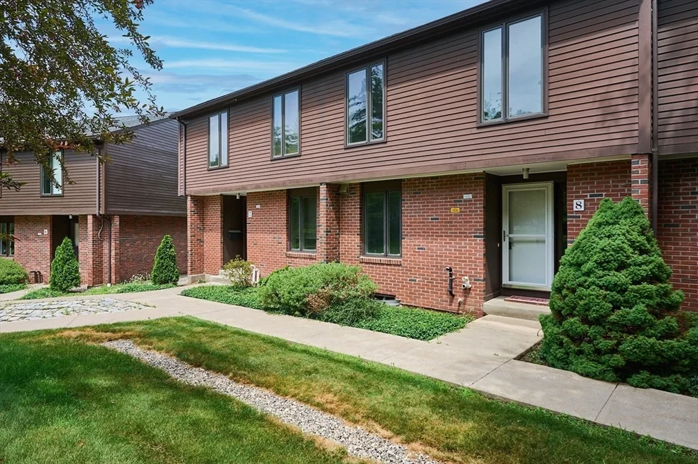 Unit for sale at 8 Emerson Ct, Amherst, MA 01002