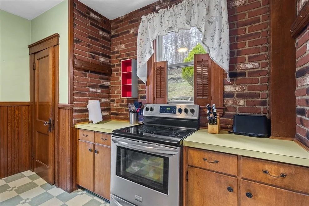 Unit for sale at 35 Chesterfield Rd, Worcester, MA 01602