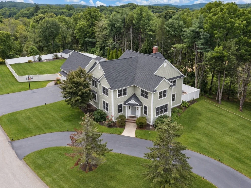 Unit for sale at 2 Wild Meadow Ln, Natick, MA 01760