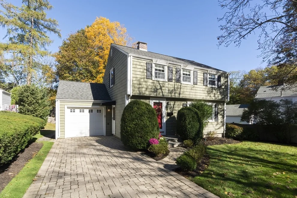 Unit for sale at 5 Norwich Cir, Medford, MA 02155