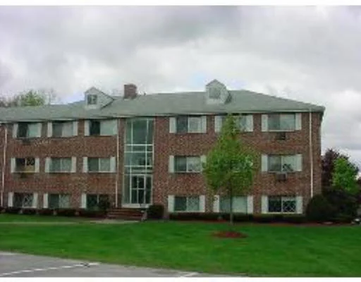 Unit for sale at 72 Fernview Ave, North Andover, MA 01845