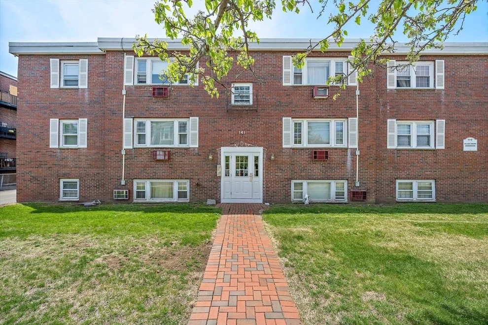 Unit for sale at 141 Willlard Street, Quincy, MA 02169