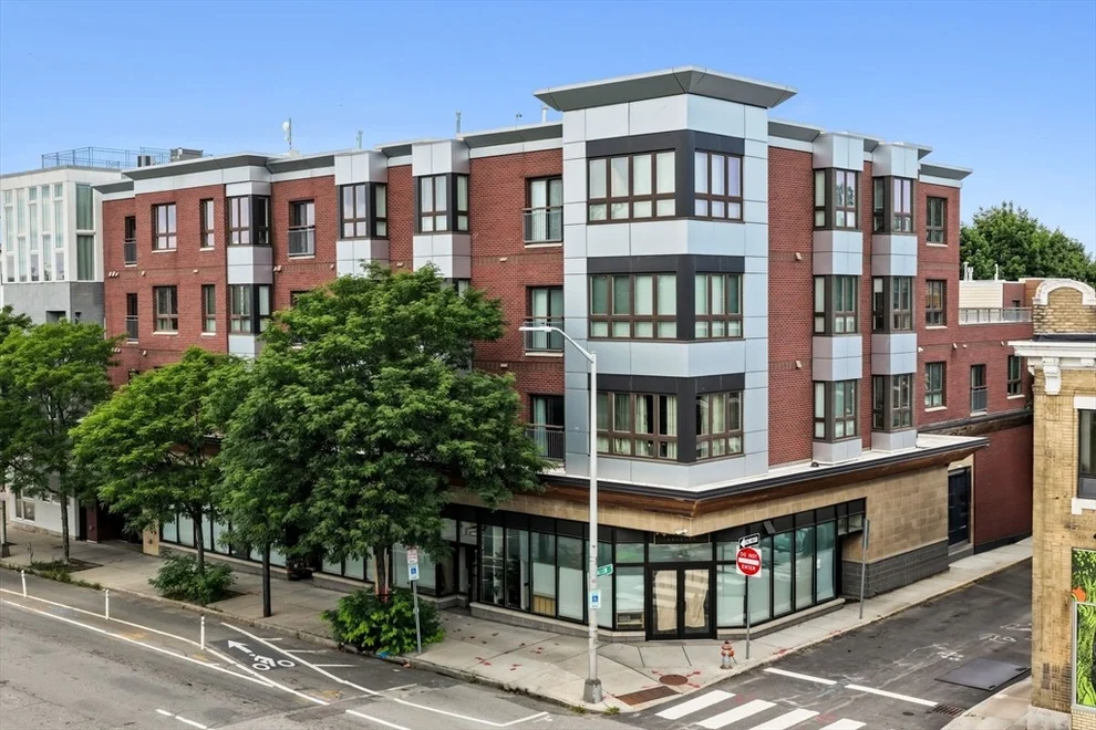 Unit for sale at 1975 Massachusetts Ave, Cambridge, MA 02140