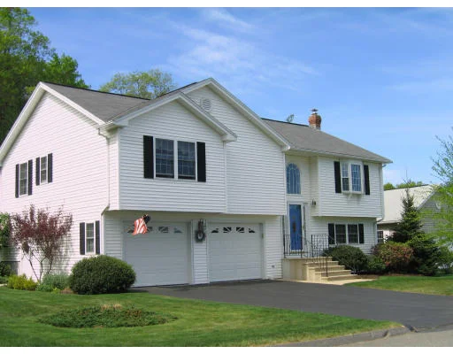 Unit for sale at 5 Deacon St, Northborough, MA 01532