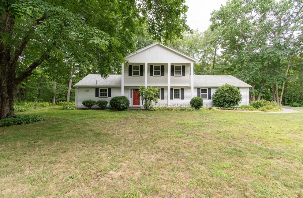 Unit for sale at 16 Crabapple Ln, Chelmsford, MA 01824