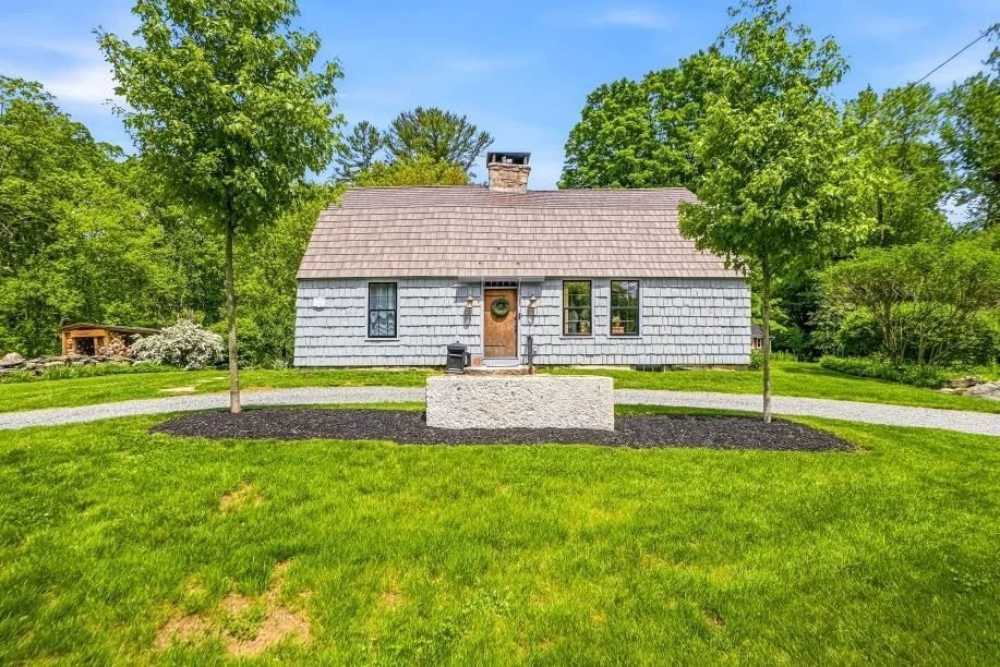 Unit for sale at 52 Elm St, Upton, MA 01568
