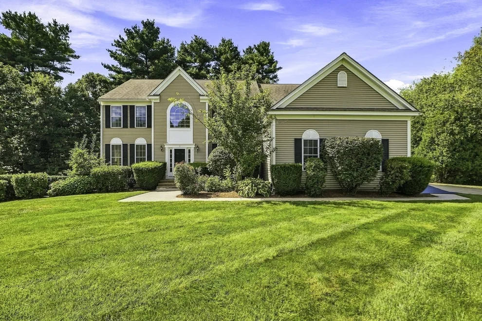 Unit for sale at 3 Washington Lane, Hopkinton, MA 01748