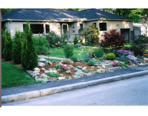 Unit for sale at 40 Chippewa Road, Worcester, MA 01602