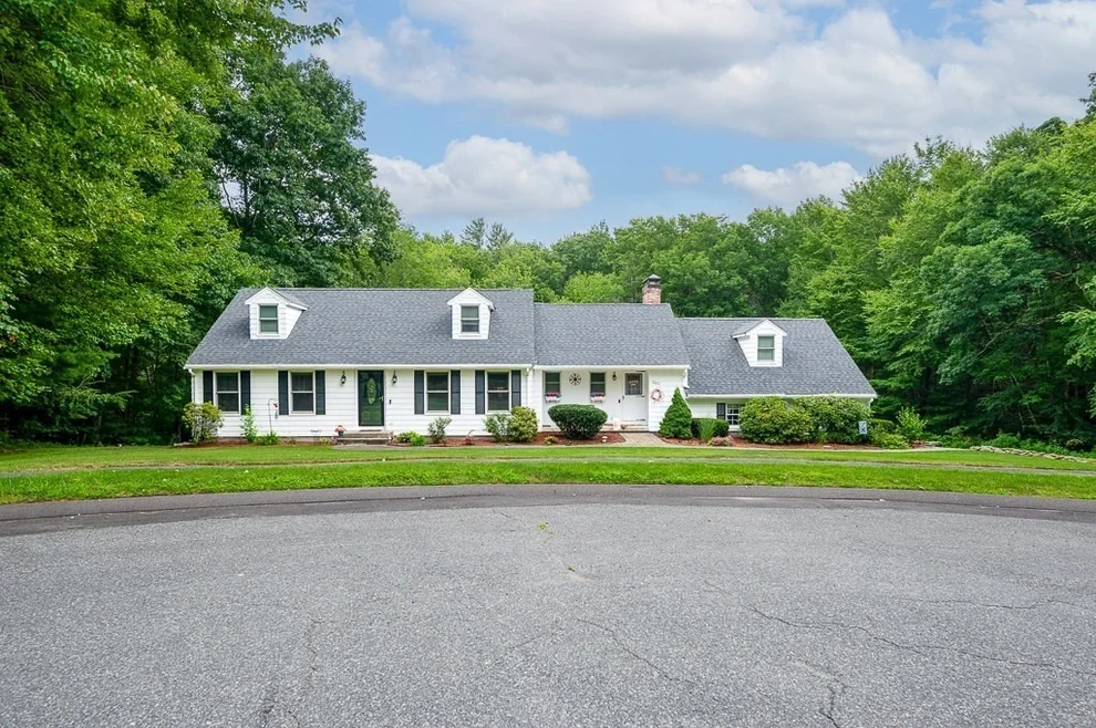 Unit for sale at 240 Meadow Wood Dr, Holden, MA 01520