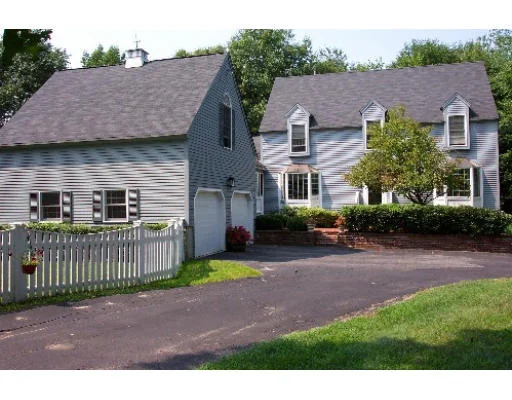 Unit for sale at 2 Apple Blossom Rd, Andover, MA 01810