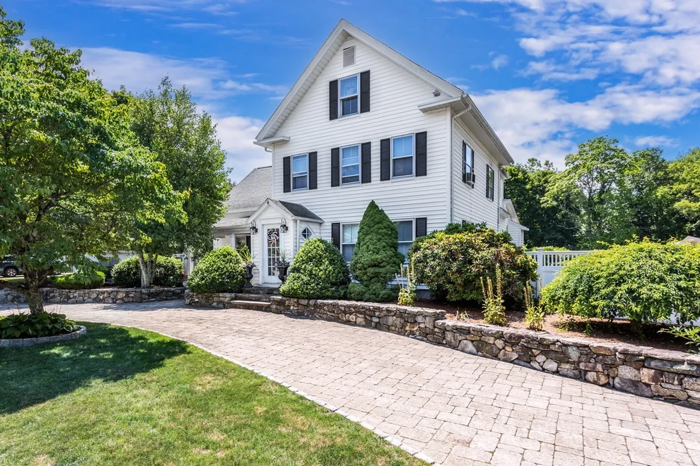 Unit for sale at 1322 Pond St, Franklin, MA 02038