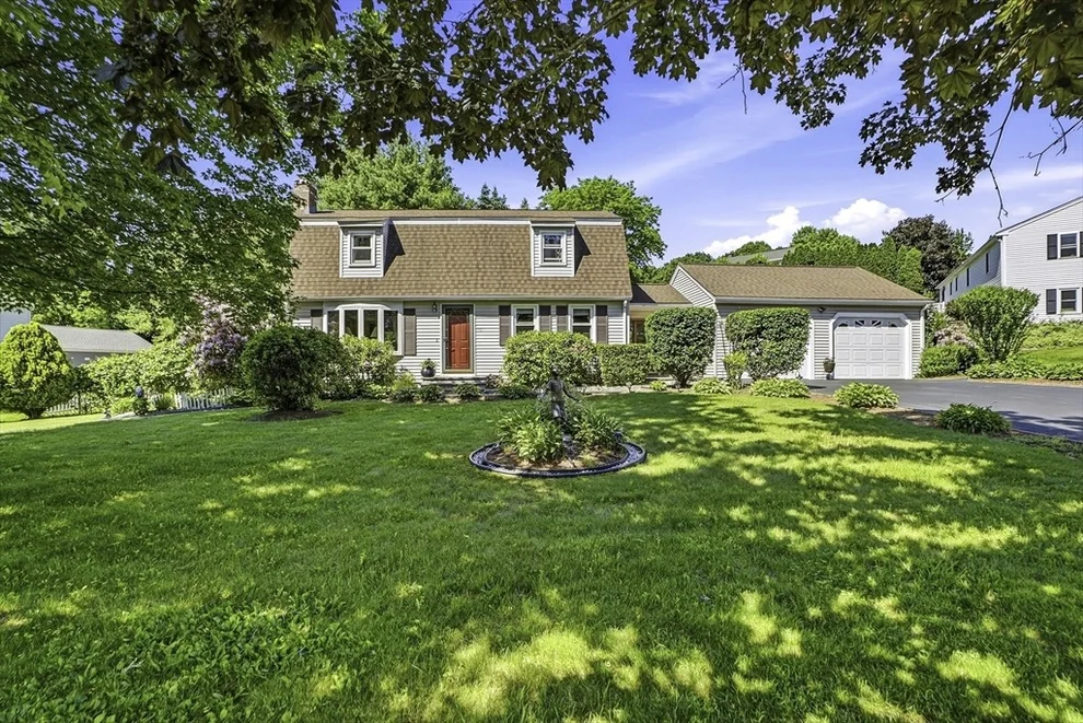 Unit for sale at 26 Long Hill Dr, Leominster, MA 01453