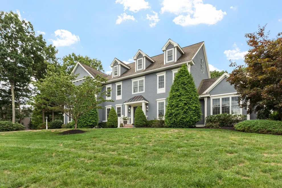 Unit for sale at 48 Robinson Dr, Bedford, MA 01730