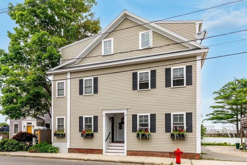 Unit for sale at 125 Water St, Newburyport, MA 01950