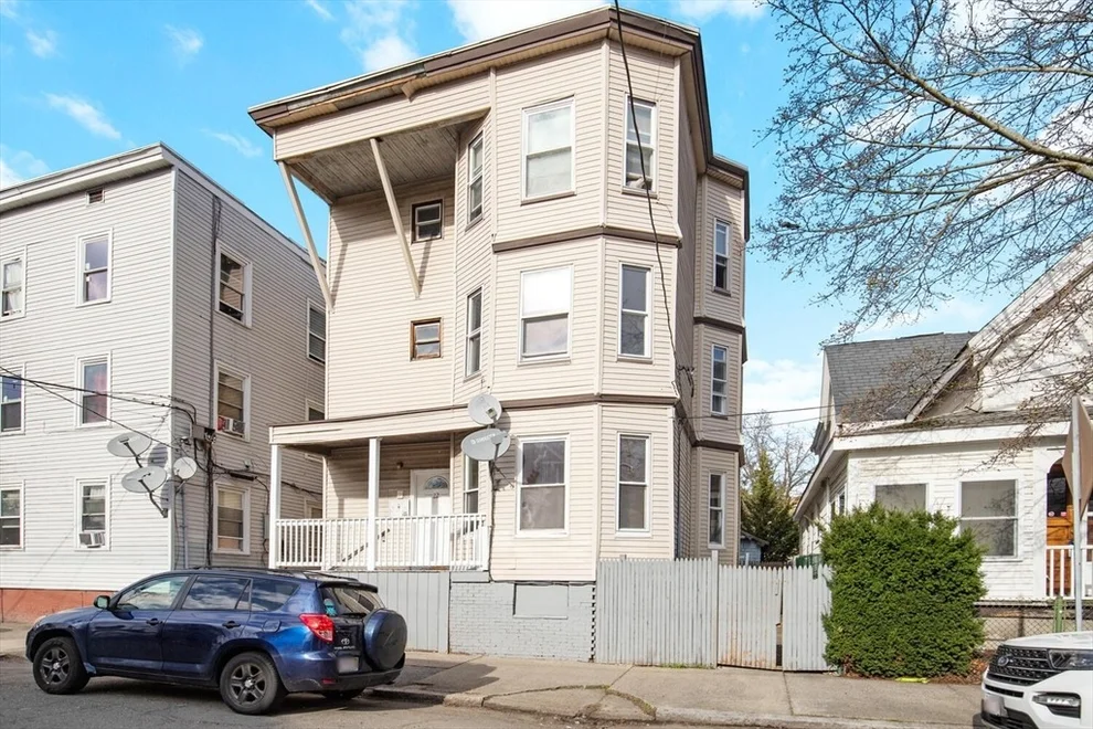 Unit for sale at 22 Elm St, Lynn, MA 01905