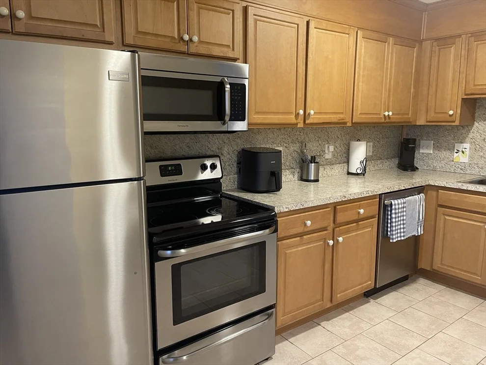 Unit for sale at 3 Chapel Hill Dr, Plymouth, MA 02360