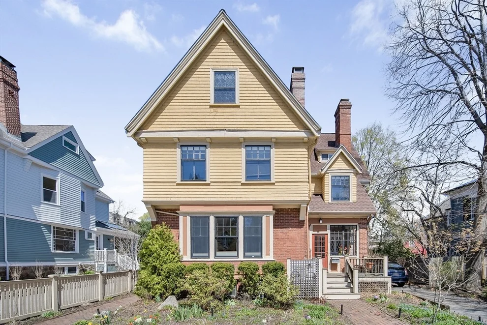 Unit for sale at 35 Waverly St, Brookline, MA 02445