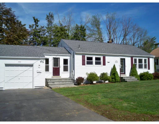 Unit for sale at 94 Stoneleigh Rd, Holden, MA 01520