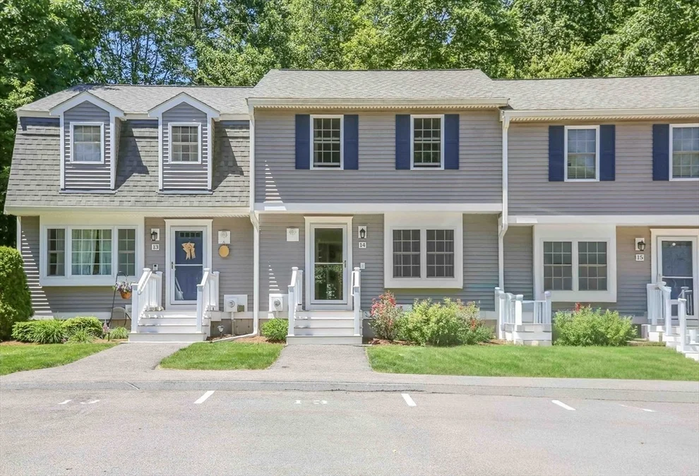 Unit for sale at 14 Benjamin's Landing Ln, Franklin, MA 02038