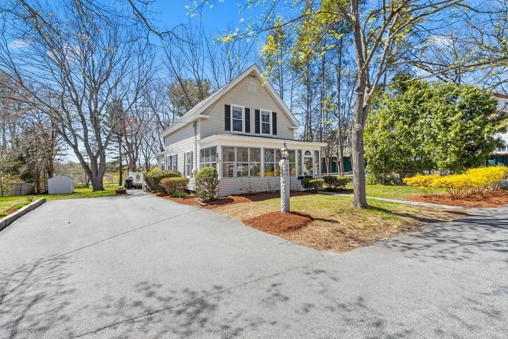 Unit for sale at 141 Westview Rd, Lowell, MA 01851