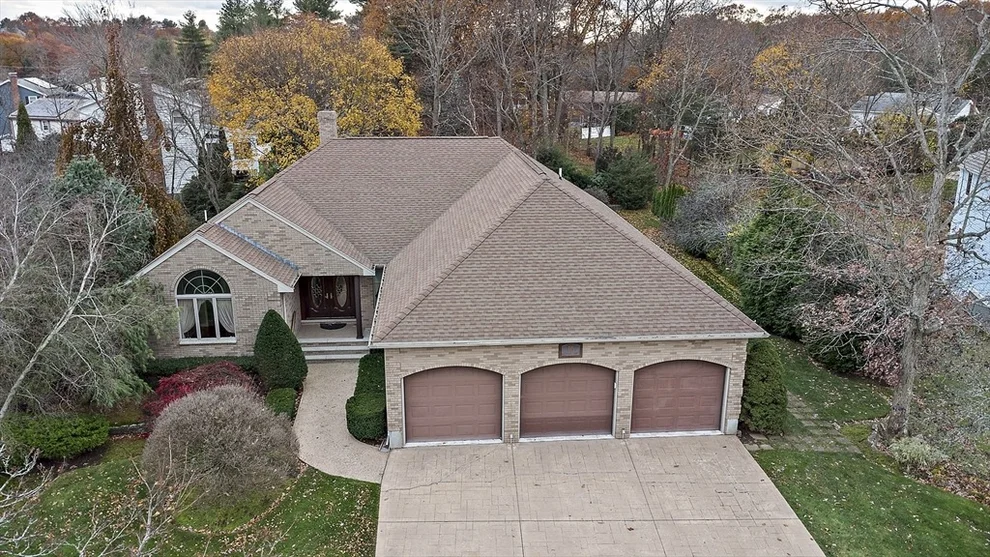 Unit for sale at 10 Heritage Ln, Saugus, MA 01906